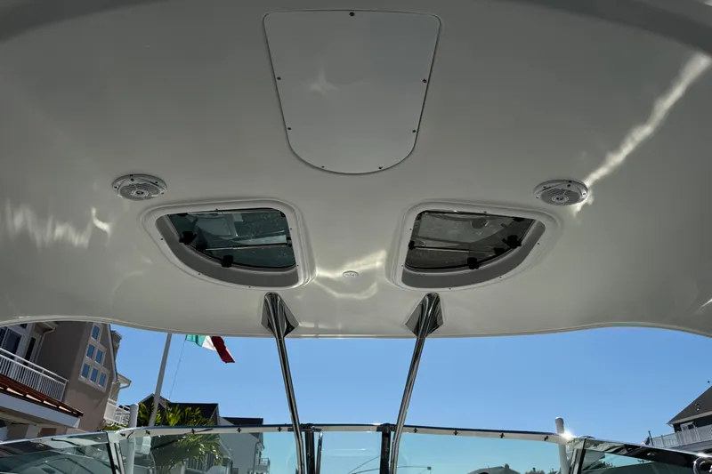  Yacht Photos Pics 2006 Formula 400 Super Sport boat roof with open hatches and speakers.