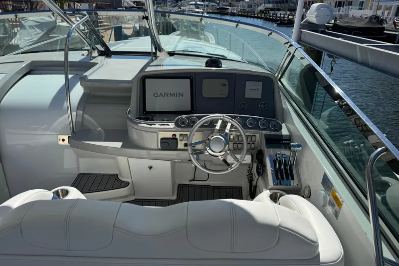  Yacht Photos Pics Cockpit of 2006 Formula 400 Super Sport boat with Garmin navigation system.