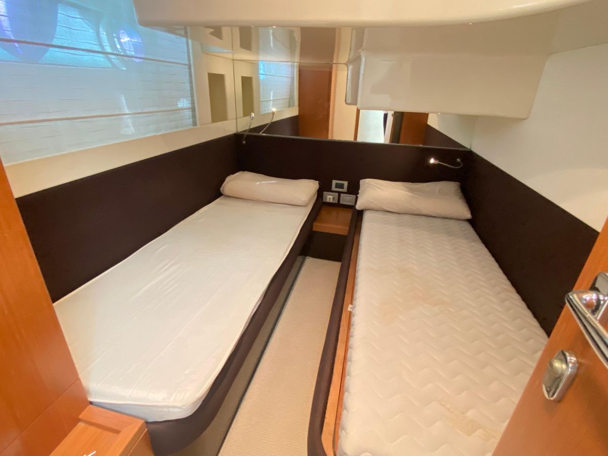 2012 Ferretti Yachts 49 