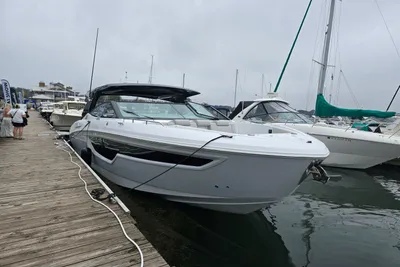 Cruisers Yachts 38 GLS Outboard