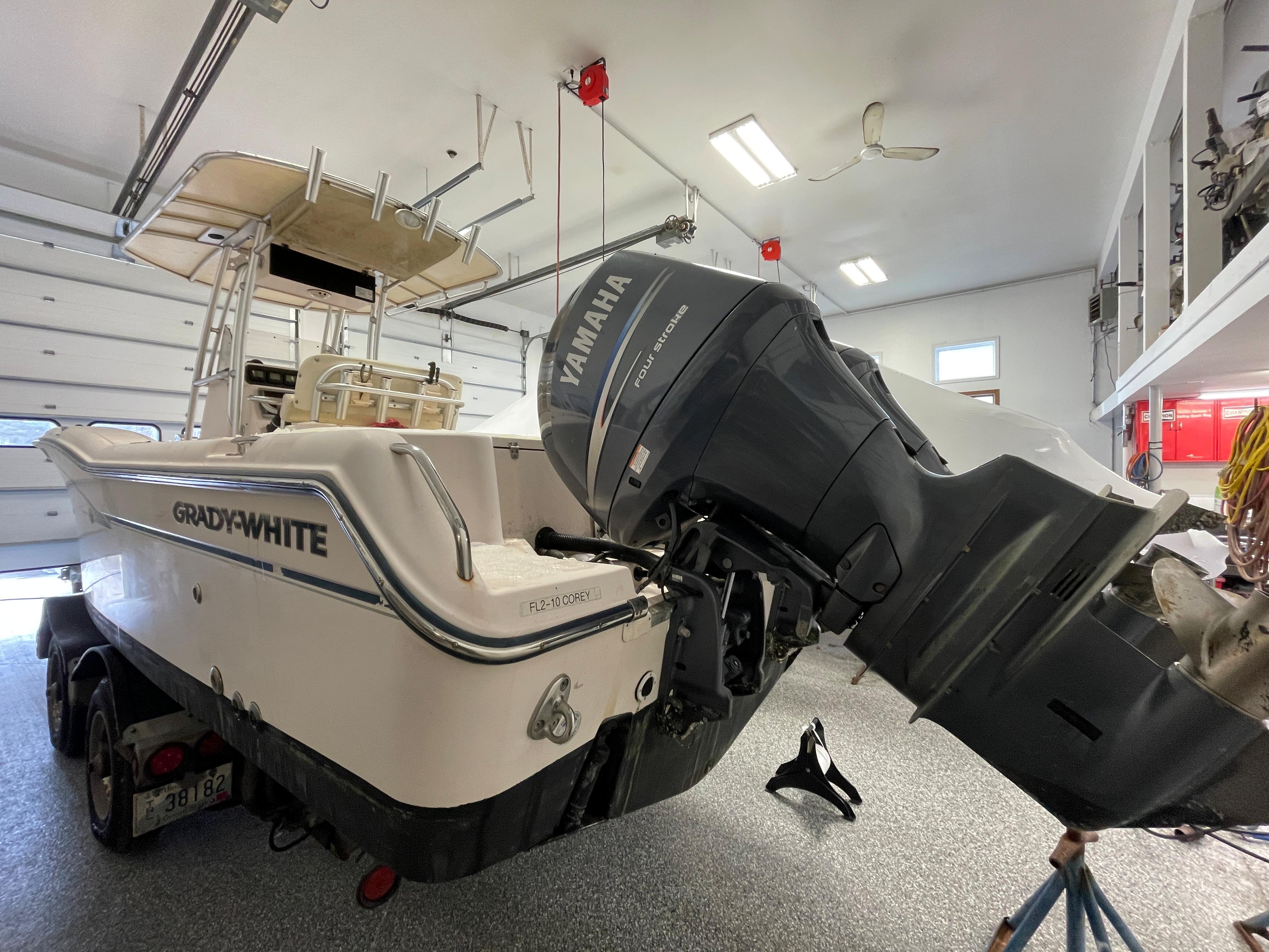 2010 Grady-White 257 Advance