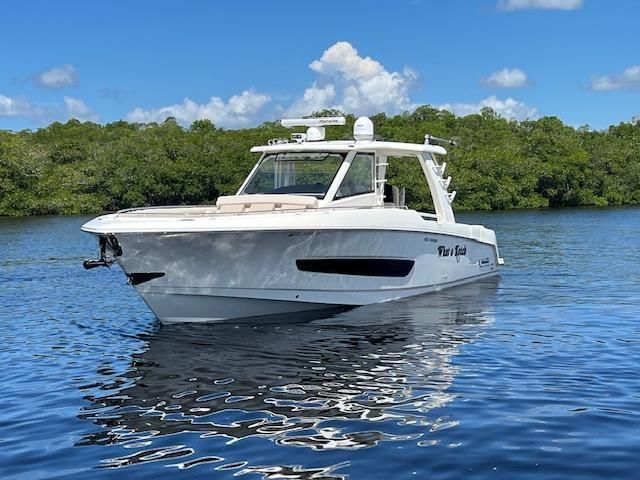 2019 Boston Whaler 420 Outrage