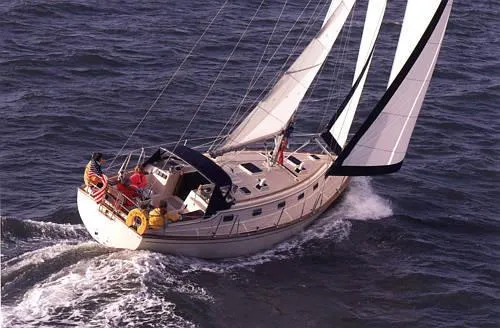 TinteÁn Yacht Photos Pics Sailing yacht Island Packet 40, 2000 model, navigating ocean waters with full sails.