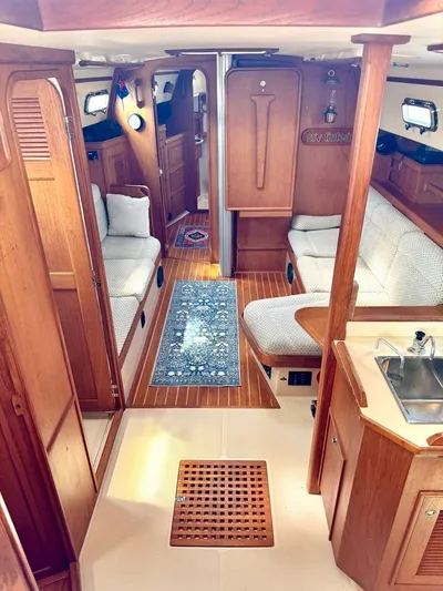 TinteÁn Yacht Photos Pics Interior of 2000 Island Packet 40 sailboat with wood finish and cozy seating area.
