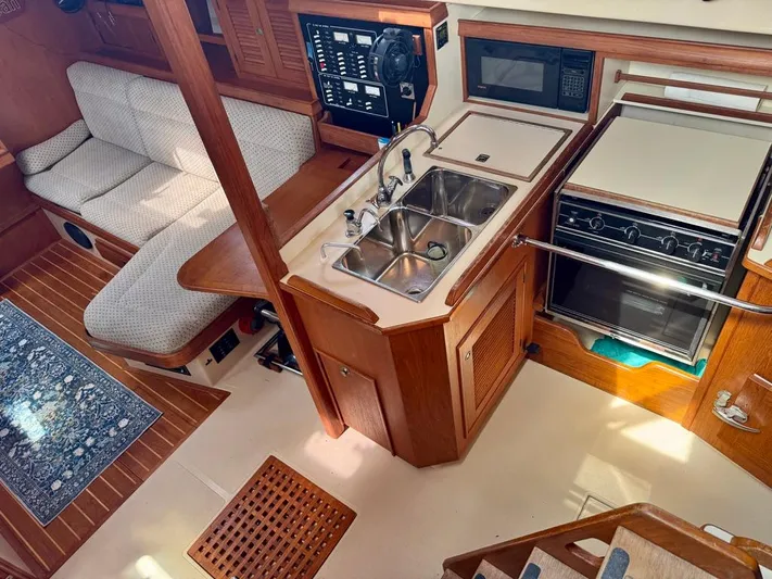 TinteÁn Yacht Photos Pics Interior of 2000 Island Packet 40 sailboat with kitchen and seating area.