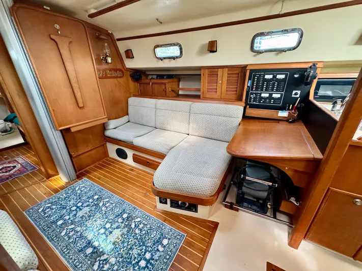 TinteÁn Yacht Photos Pics Interior of 2000 Island Packet 40 sailboat with cozy seating and navigation station.