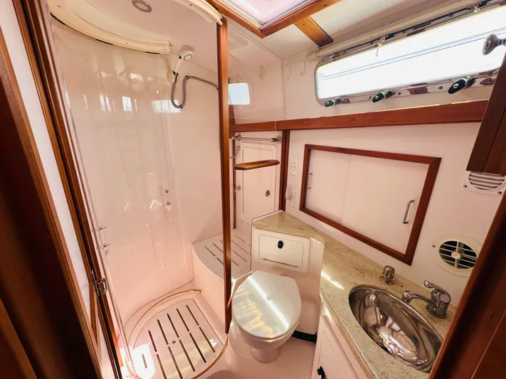 Slipped Away Yacht Photos Pics 2008 Sabre 42 Hardtop Express bathroom with shower, sink, and toilet in a compact layout.