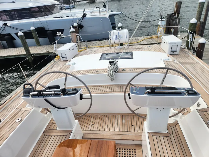 Pinnacle Yacht Photos Pics 