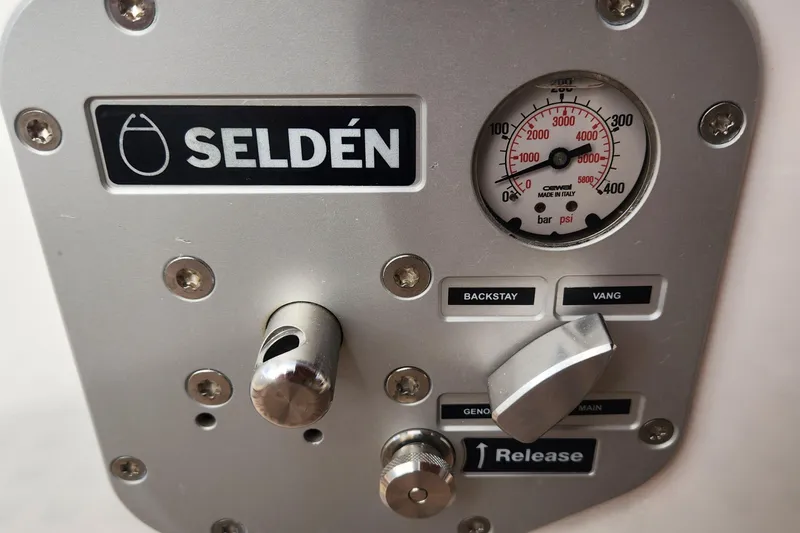 Pinnacle Yacht Photos Pics 