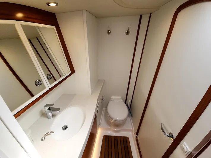 Pinnacle Yacht Photos Pics 