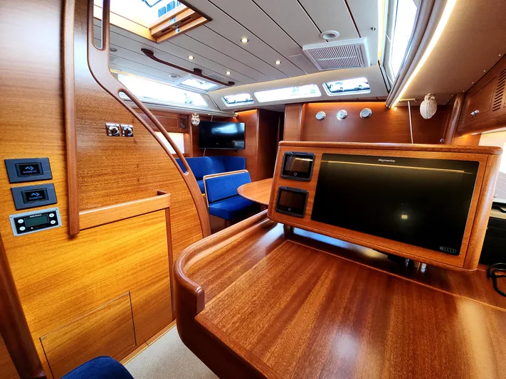 Pinnacle Yacht Photos Pics 