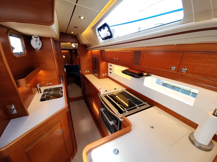 Pinnacle Yacht Photos Pics 