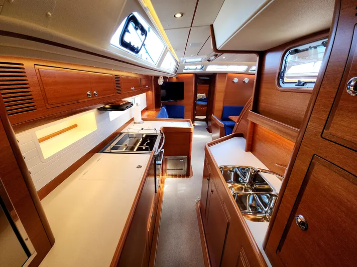 Pinnacle Yacht Photos Pics 