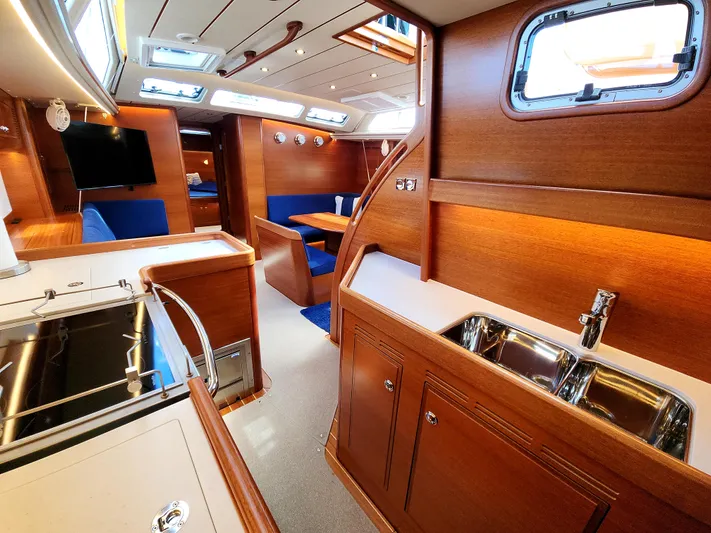 Pinnacle Yacht Photos Pics 