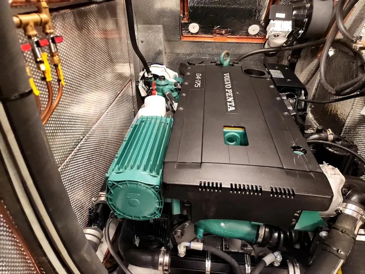 Pinnacle Yacht Photos Pics 