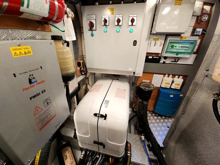 Pinnacle Yacht Photos Pics 