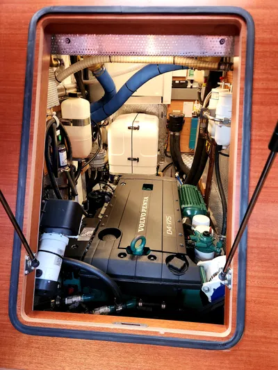 Pinnacle Yacht Photos Pics 