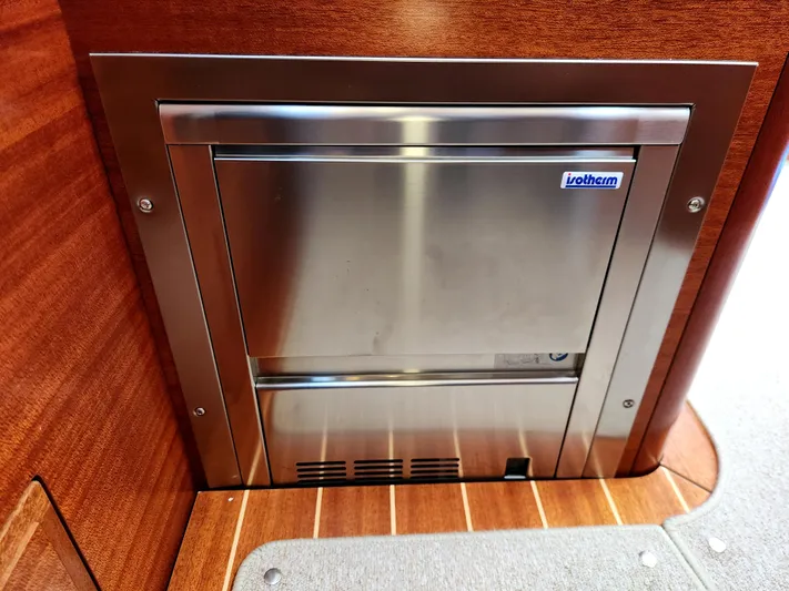 Pinnacle Yacht Photos Pics 