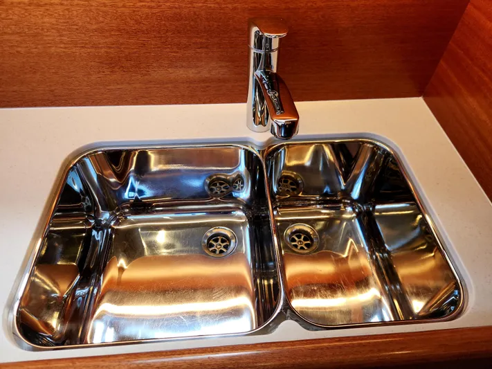 Pinnacle Yacht Photos Pics 