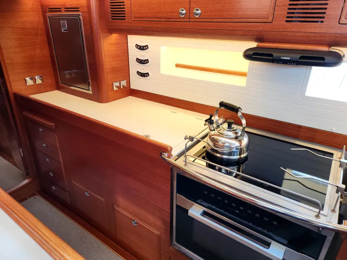 Pinnacle Yacht Photos Pics 