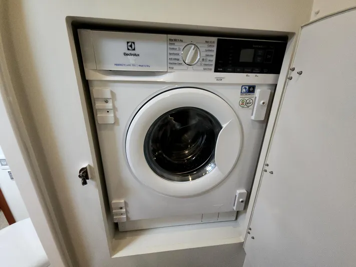 Pinnacle Yacht Photos Pics 