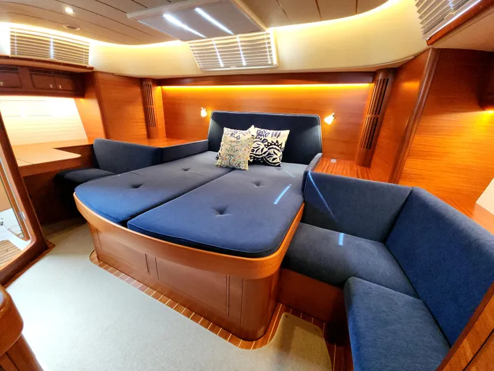 Pinnacle Yacht Photos Pics 