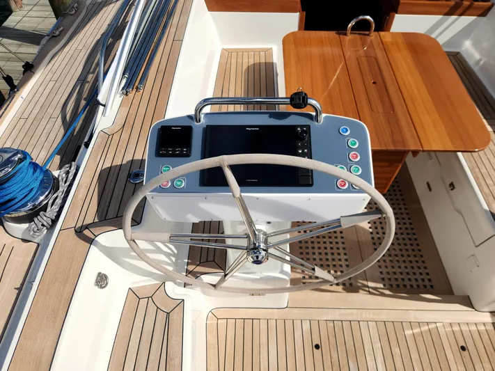 Pinnacle Yacht Photos Pics 