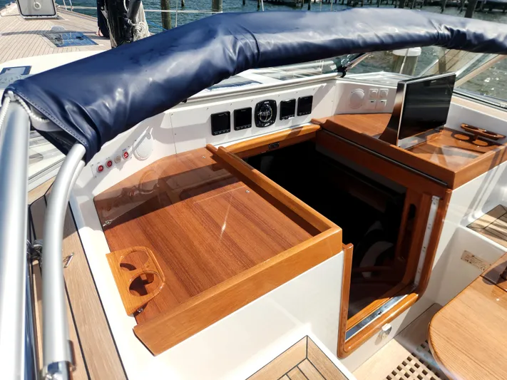 Pinnacle Yacht Photos Pics 