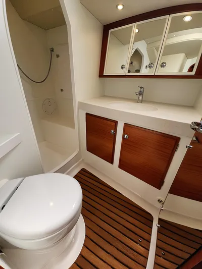 Pinnacle Yacht Photos Pics 