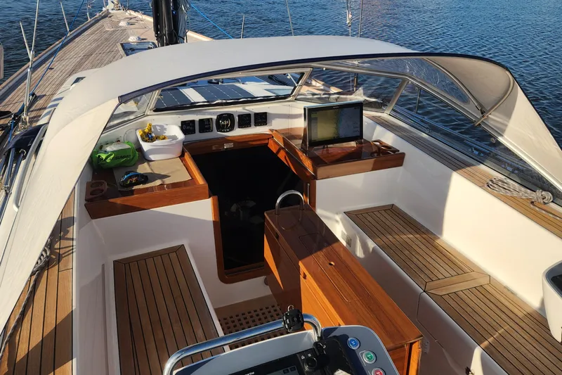 Pinnacle Yacht Photos Pics 