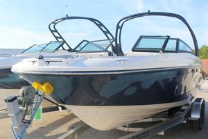2021 Sea Ray SPX 230 Outboard