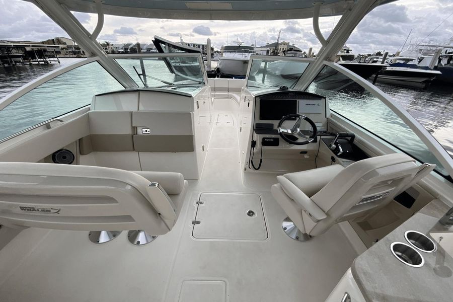 2023 Boston Whaler 320 Vantage