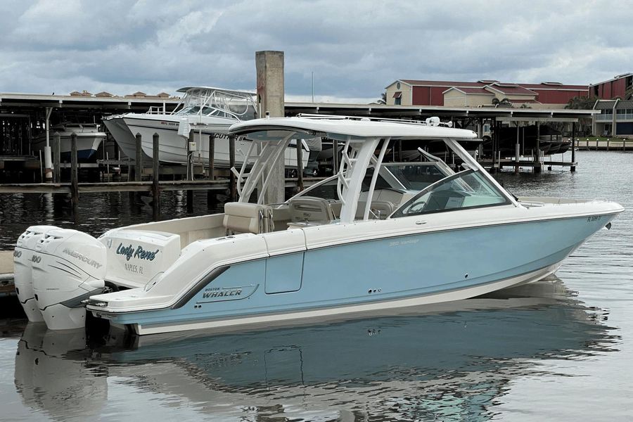 2023 Boston Whaler 320 Vantage