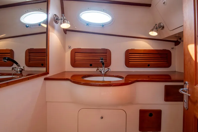 Promise Yacht Photos Pics 