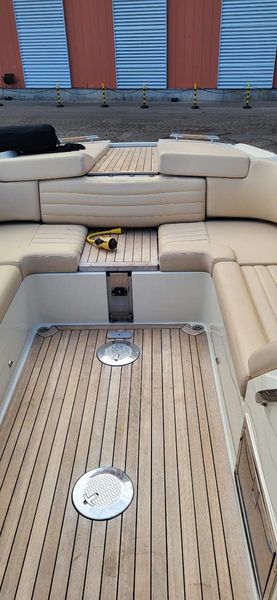 2015 Chris-Craft Launch 32