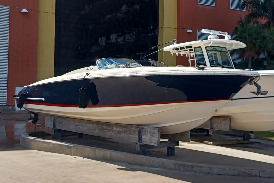 2015 Chris-Craft Launch 32