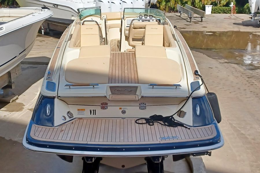 2015 Chris-Craft Launch 32