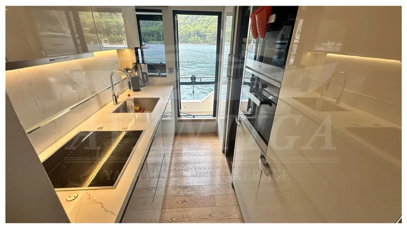  Yacht Photos Pics ABSOLUTE NAVETTA 73