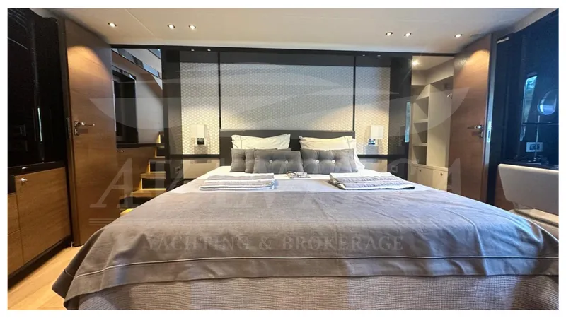  Yacht Photos Pics ABSOLUTE NAVETTA 73