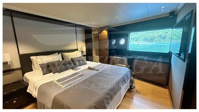  Yacht Photos Pics ABSOLUTE NAVETTA 73