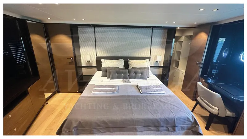  Yacht Photos Pics ABSOLUTE NAVETTA 73