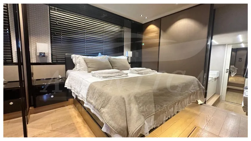  Yacht Photos Pics ABSOLUTE NAVETTA 73