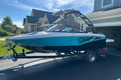 Regal 1900 ES Bowrider