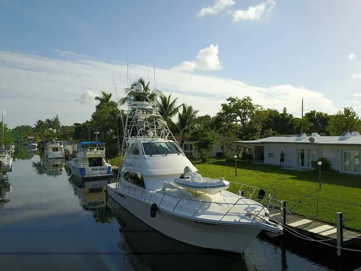 Christina Yacht Photos Pics 