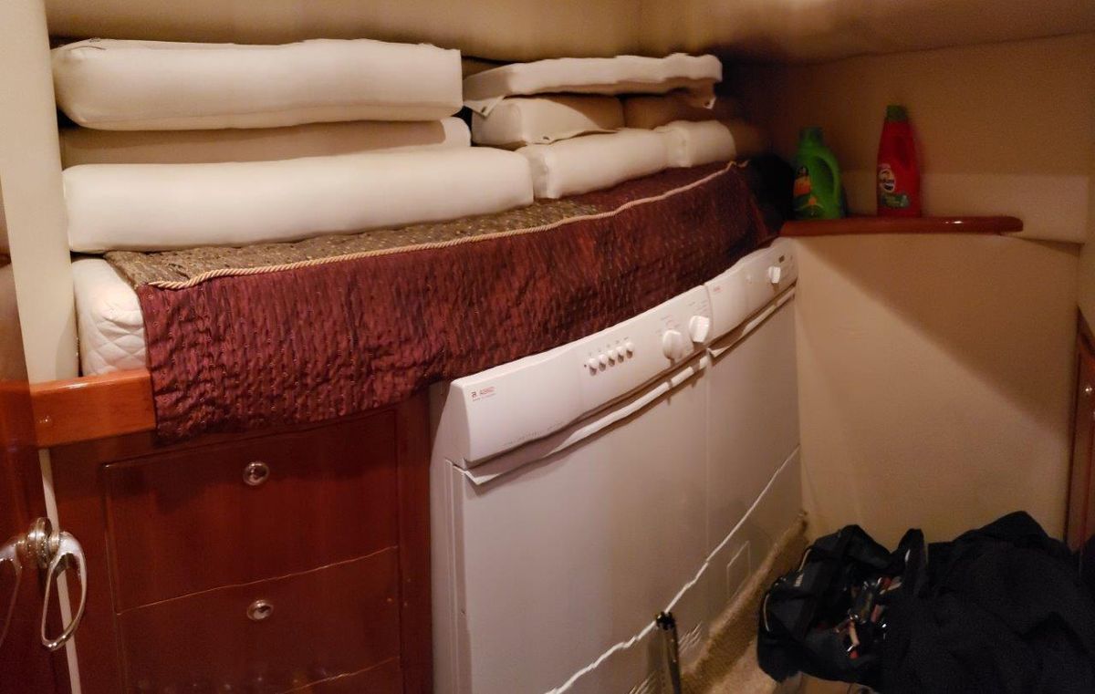 2004 Riviera 64 