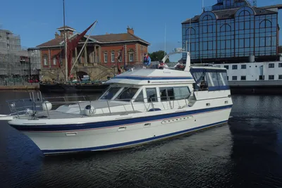 1999 Trader 47 Sundeck