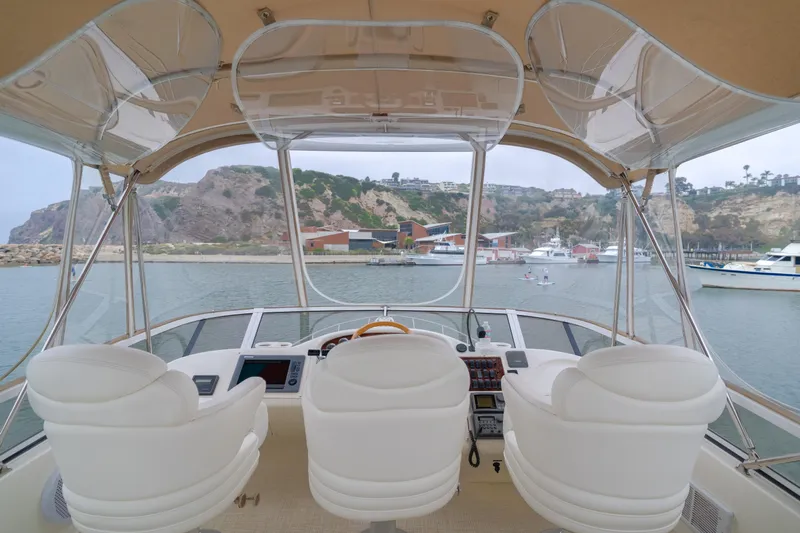 Waterfront Property Yacht Photos Pics 2000 Sea Ray 400 Sedan Bridge helm with three white captain chairs, overlooking marina.