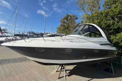 2005 Cruisers Yachts 300 Express