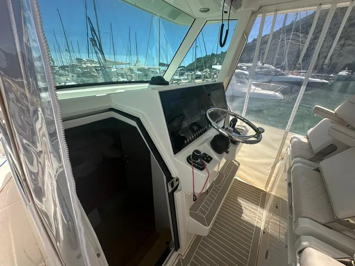  Yacht Photos Pics 2023 3B Craft 330 CC boat cockpit with steering wheel and control panel.