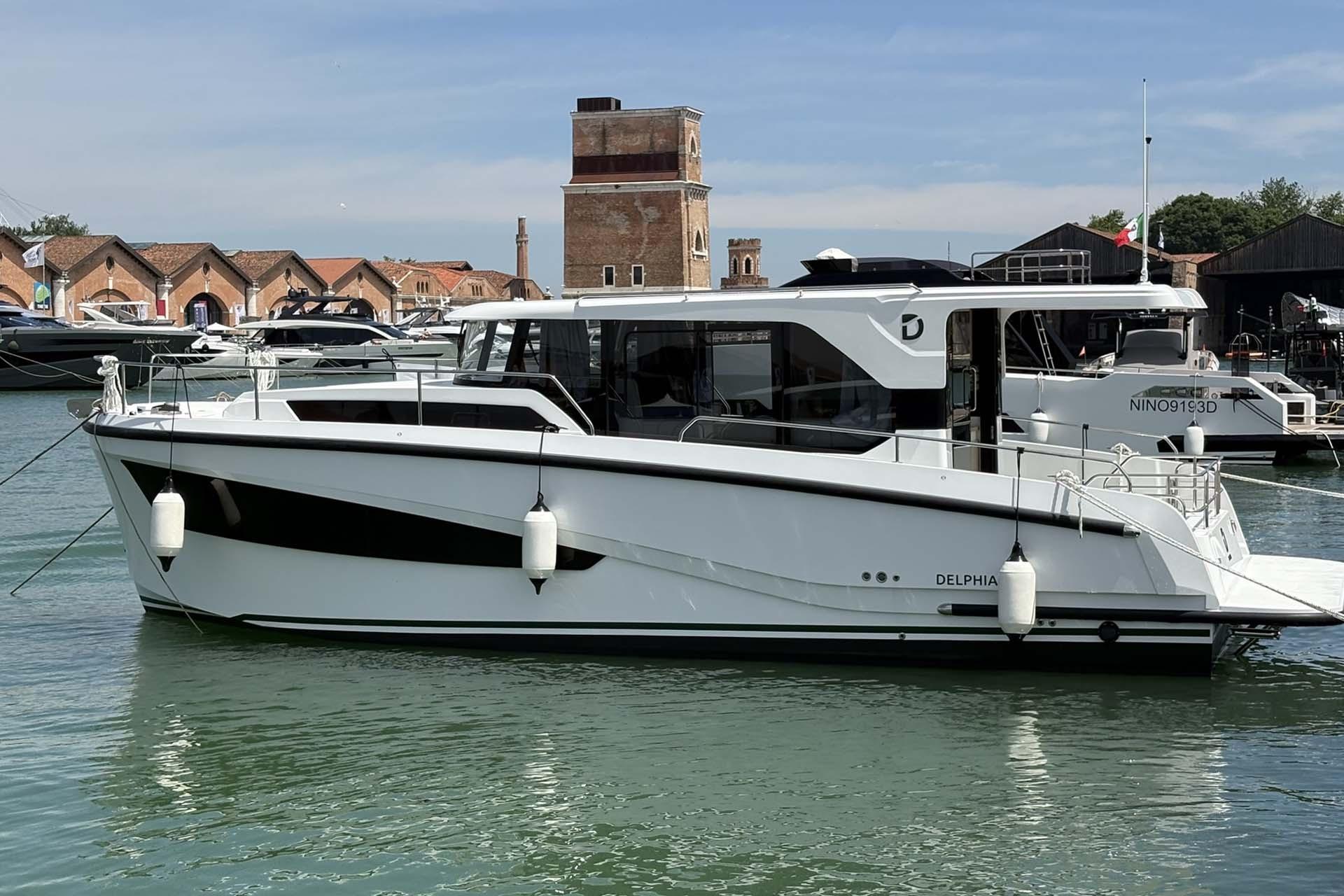 2025 Delphia 10 sedan